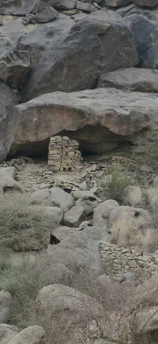 almalki_awadh's tweet photo. شواهد باقية تروي حكايات العيش في الشعاب و على سفوح الجبال.
محافظة أضم
من تصويري.. https://t.co/yX5zwl30gk