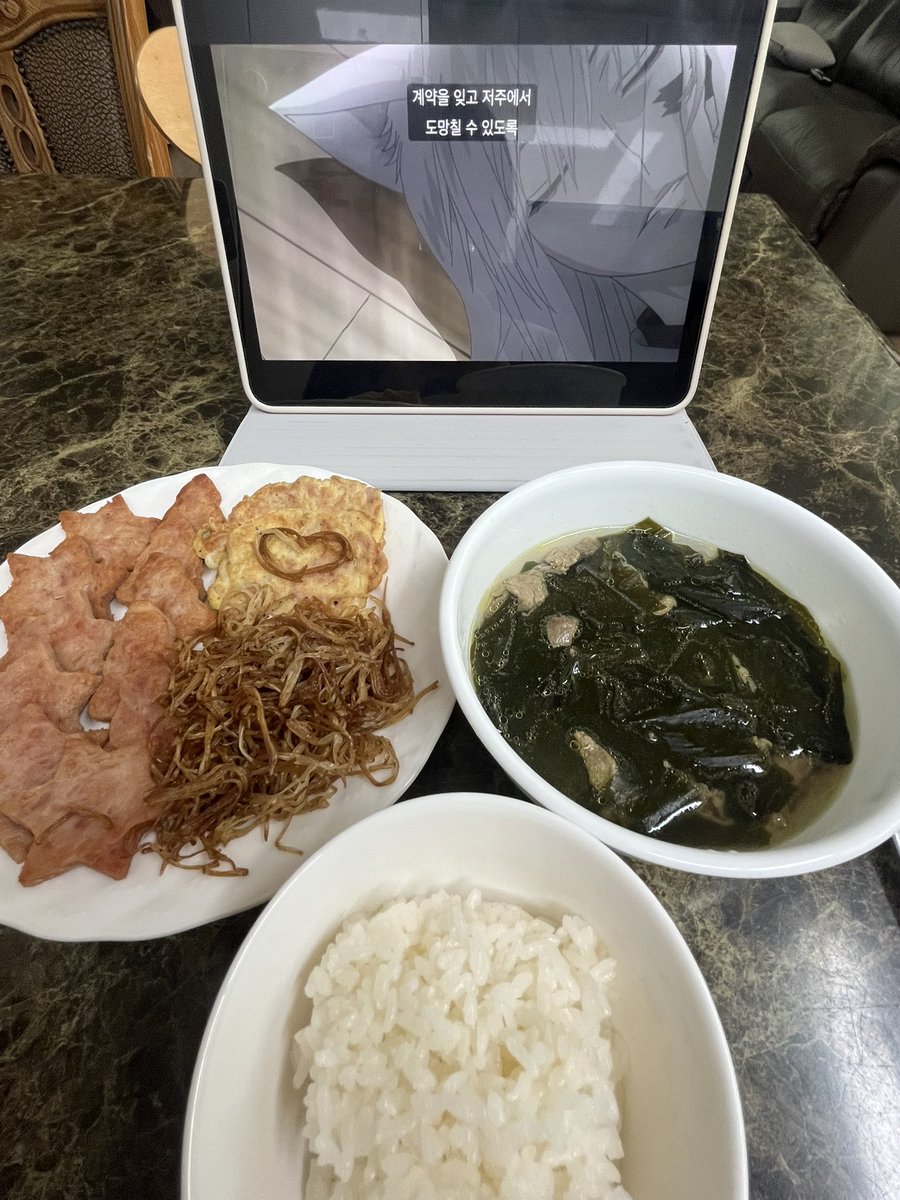 dolgom21's tweet photo. 생일은 맛있는 거 먹는 날 ~~~~ https://t.co/UqHHV39f1L