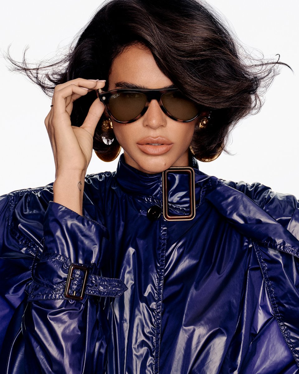 ray_ban's tweet photo. Meet the Aviator, reinvented.
A Ray-Ban icon, reinterpreted for today.
Worn by Bruna Marquezine. https://t.co/1xCfHJuMVU