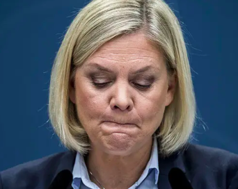 BorisBenulic's tweet photo. DET VAR MAGDAS GÄNG SOM SKAPADE VALFUSK-KULTUREN I BORLÄNGE
Jestanes vilken kamp det blivit om att visa upp att man är mest upprörd av alla i hela riket över att en somalier genom otillåtna metoder tagit sig in i riksdagen på en vänsterpartistisk lista.
Men den som vinner den kampen har antagligen också tagit förstaplatsen när det gäller politiskt hyckleri.

För Mohamed Ali är inte unik.
Det han gjort har socialdemokraterna i Borlänge ägnat sig åt i ett årtionde.

De uppbragta stönandena i medierna och de ilskna stånkningarna bland socialdemokratiska politiker kommer sig av att de är sura över att vänsterpartister beter sig som sossar i Borlänge … och annorstädes. Valfusk är ett S-privilegium.

Allt fokus verkar nu ligga på Mohamed Ali, vänsterpartiets somaliska kryssraket i Borlänge.
Vi borde kanske istället prata om den mest kryssade Borlänge-somaliern? Och det var den socialdemokratiske medlemmen av kommunstyrelsen Maslah Omar Ahmed. 
Han är också ordförande i kultur- och fritidsnämnden och sitter därmed på kassakistan till alla de föreningar och organisationer som vill ha bidrag. Den positionen har han haft sedan 2018.

I valet 2022 blev Maslah Omar Ahmed den mest personkryssade socialdemokraten, han fick till och med fler kryss än kommunstyrelsens socialdemokratiske ordförande.

I årets riksdagsval fick Maslah Omar Ahmed 758 personröster.
V:s Mohamed Ali fick 648 personröster – och han misstänks för valfusk.

Ni kan ju försöka intala er själva att de tre senaste valen så har inte socialdemokraten Maslah Omar Ahmed på olika sätt … med lock, pock och bidrag och vädjanden till klanlojaliteter – påverkat somalierna i Borlänge att rösta på honom … ni kan ju försöka fantisera om att alla somalier i all ensamhet vid köksbordet läst socialdemokraternas partiprogram och kommit fram till att Maslah Omar Ahmed är deras man … nä, skulle inte tro det, va?

Därför blir reaktionen hos socialdemokraterna begriplig – de blir förbannade över att vänsterpartiet skapat utrymme för den som vill ge sig in i kampen om de etniska rösterna i Borlänge, och dessutom liksom socialdemokraterna gör det genom att köpa röster.  Men vänsterpartiet kan inte vrida på bidragskranen på samma sätt som socialdemokraterna, så Mohamed Ali har fått köra kontantmetoden …. pengar i näven tillsammans med en färdigkryssad valsedel.

Men … det finns en faktor till som gör att socialdemokraterna och Magda piskar på Nooshi hårt på grund av valfusket.

Magda behöver något som får ner Nooshi på knä, något som tvingar henne på defensiven och som får Vänsterpartiet att gå med på att stödja en socialdemokratisk regering även om Nooshi inte får en ministerpost.

Valfusket i Borlänge är ett perfekt vapen för Magda.

Och … tycker ni inte att mediekampanjen är märkligt samordnad, och att lämpliga fakta om fusket hela tiden uppdagas?
Kom då ihåg att bara Maslah Omar Ahmed med sitt nätverk bland somalier i Borlänge har kunnat få fram all den information som nu sprids om hur Mohamed Ali fick ihop sina personkryss.

Det skändligaste är dock att medierna och politiker låtas som om det är något unikt som hänt i Borlänge, och att det är vänsterpartiets fel – när det är socialdemokraterna som skapat den klientkultur som bara kan betecknas som korruption och som vart fjärde år tar sig uttryck i valfusk.

På QLN kommer jag de närmaste dagarna att publicera ett antal reportage om Borlänge som jag skrev efter valet 2022 … där tog jag upp samma frågor som medierna nu behandlar som om de vore avslöjanden och nyheter.