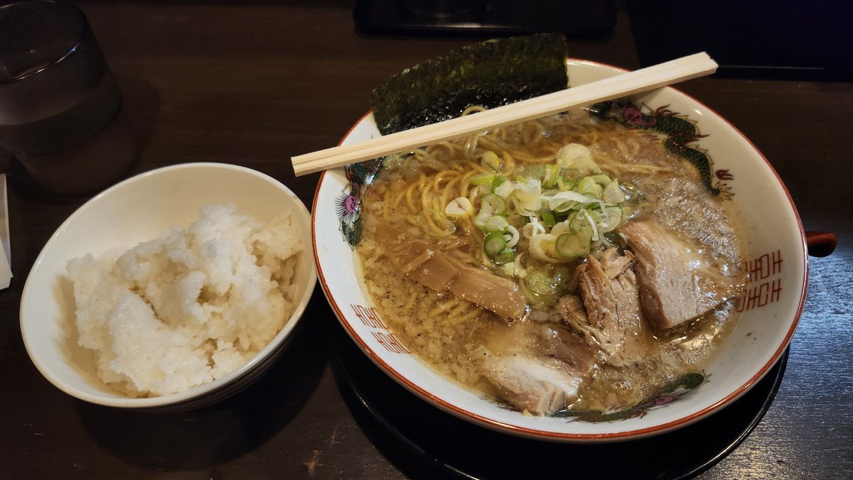 ko_fuji's tweet photo. #骨折企画『#せびろ』
小屋入りしましたっ！

初めまして聖天通劇場！
よろしくお願いいたします。

眠るまでが今日！ということで明日から幕が上がります。
よろしくお願いいたします！！

自分と向き合ってる藤村と、
明日からの英気(ラーメン)。 https://t.co/m2pay5VMEK