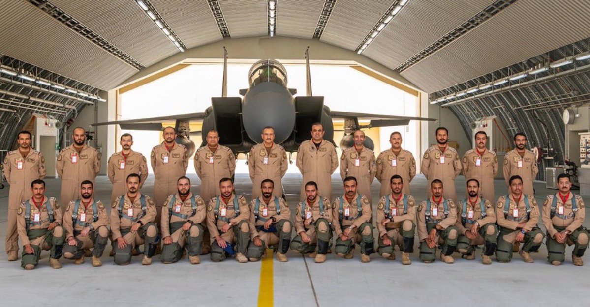 a7m0g's tweet photo. #وزارة_الدفاع #القوات_الجوية_الملكية 
صقور السماء ……🤩👇 https://t.co/YUmyPTAZyr