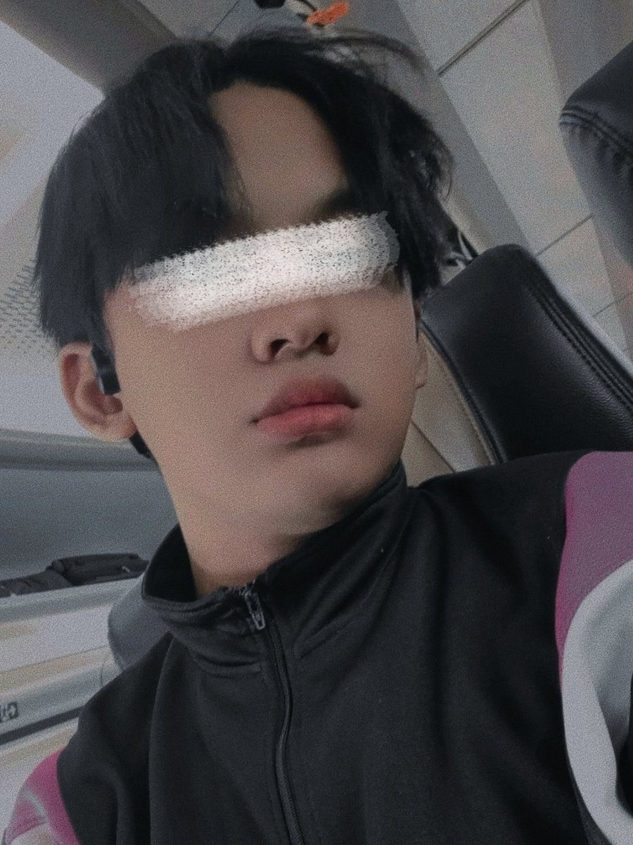 garrammosaurus's tweet photo. tebel banget bibir https://t.co/OsTyNhVol3