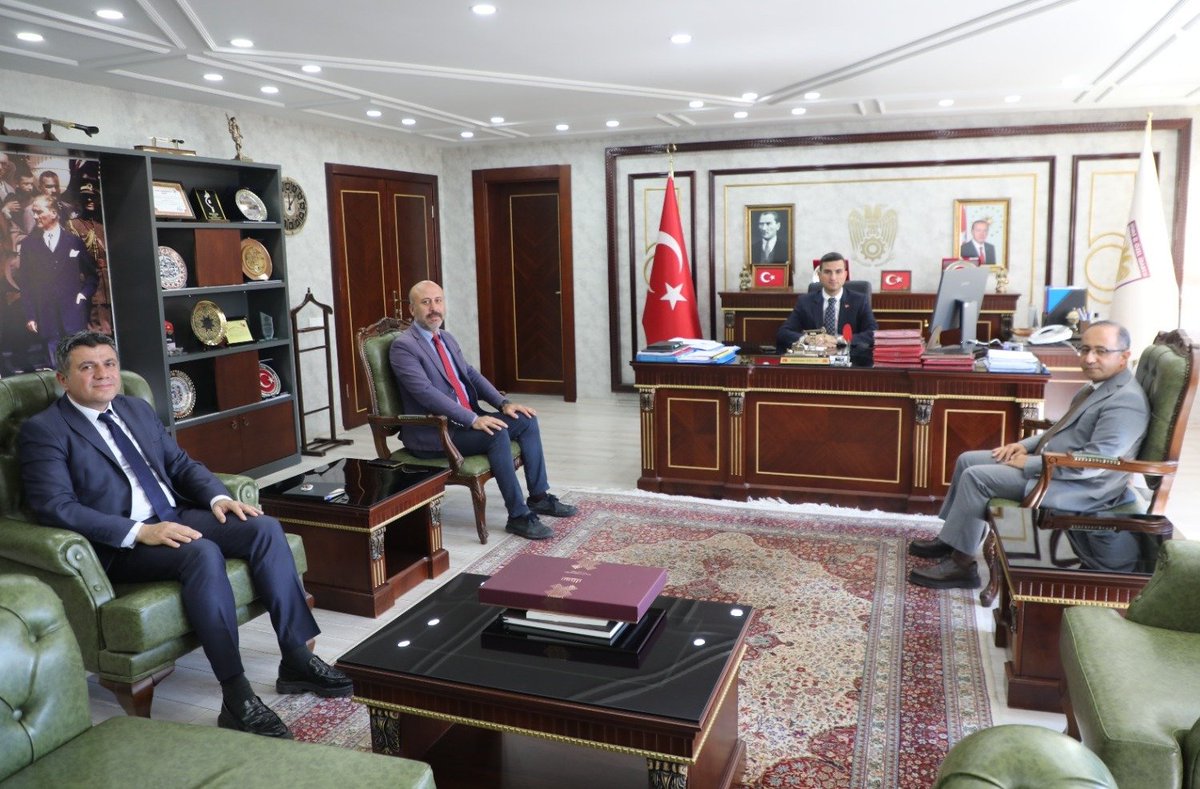 SiVASDSM's tweet photo. Sivas Denetimli Serbestlik Müdürlüğü tarafından Sivas İl Özel İdaresine ziyaret. Sivas Vali Yardımcısı ve aynı zamanda Sivas İl özel İdaresi Genel Sekreteri Halil İbrahim Yeşilyurt ile denetimli serbestlik çalışmaları hakkında geniş kapsamlı bir görüşme gerçekleştirilmiştir https://t.co/Its96muiLc