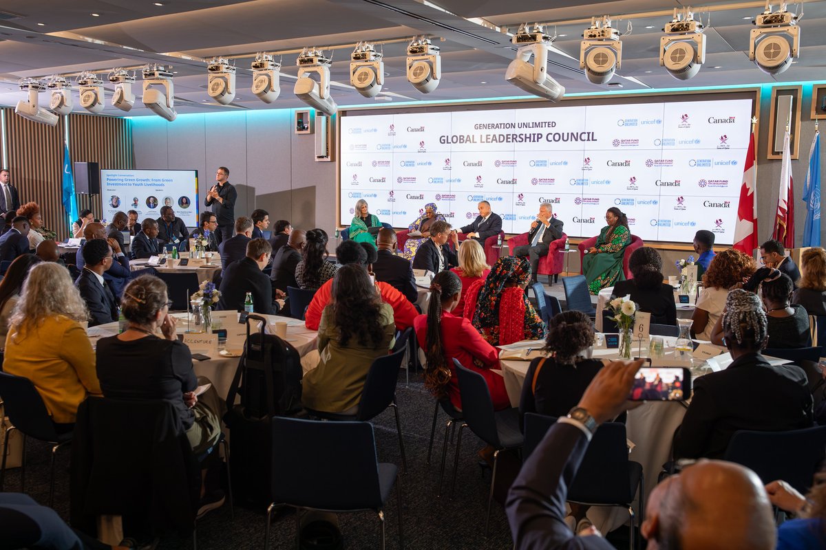 UNYouthAffairs's tweet photo. AI &amp; green investment are reshaping work 🌍 

This week, ASG @felipepaullier joined @UNICEF's @GenUnlimited_ Global Leadership Council to discuss turning investment into skills, livelihoods &amp; opportunities, with young people helping shape the way forward. 

#YouthLead #Youth2030 https://t.co/wGRjE8LJyN