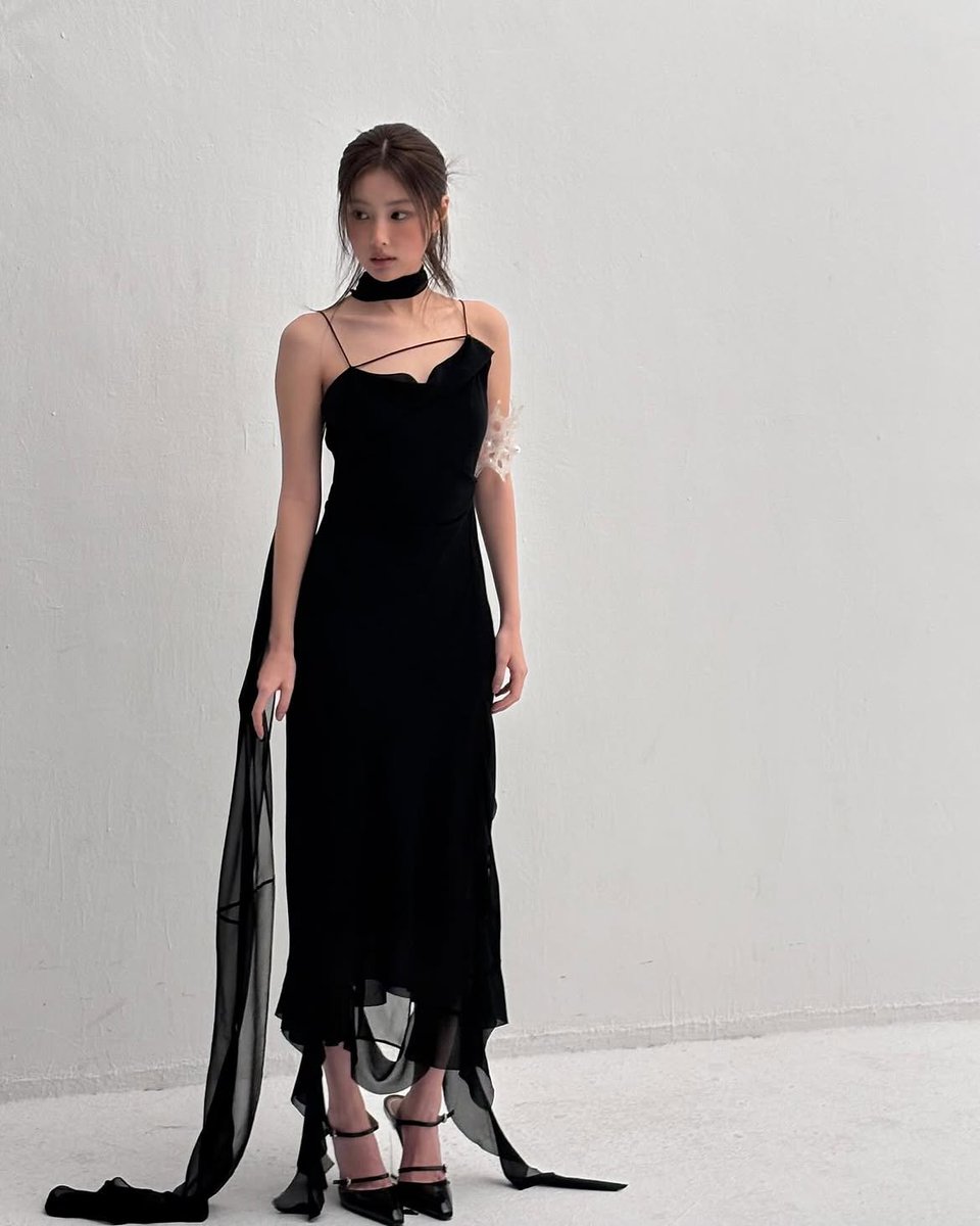 HYEWONaeth's tweet photo. @aetheriacademy Hello, I am Ireysha Mahayu.

I have received Aetheria’s invitation, and I am here to accept my place within the Academy.

I am ready to step beyond the gates and begin my journey as an Aetherian. ✦ https://t.co/nA22PPtHto