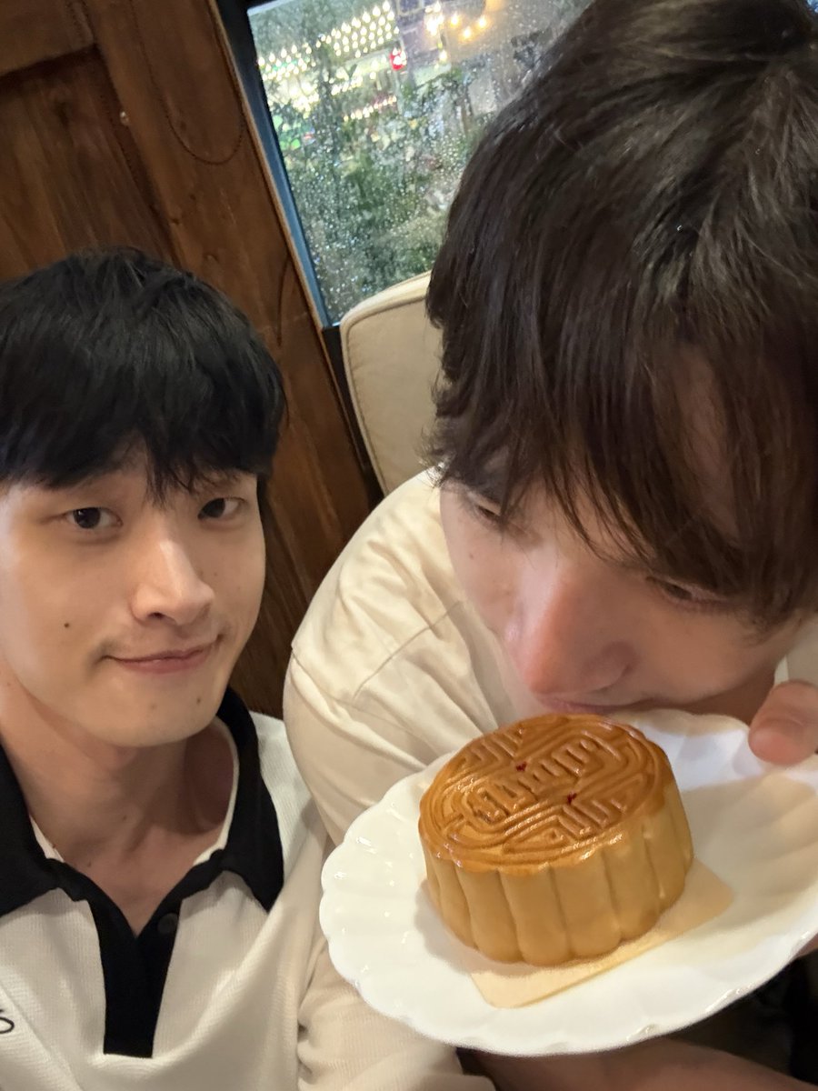 Bossptk's tweet photo. ขอกินด้วยจิ 🥮😋 @txngtxngts

#bosstong https://t.co/rJO3CCCrrh