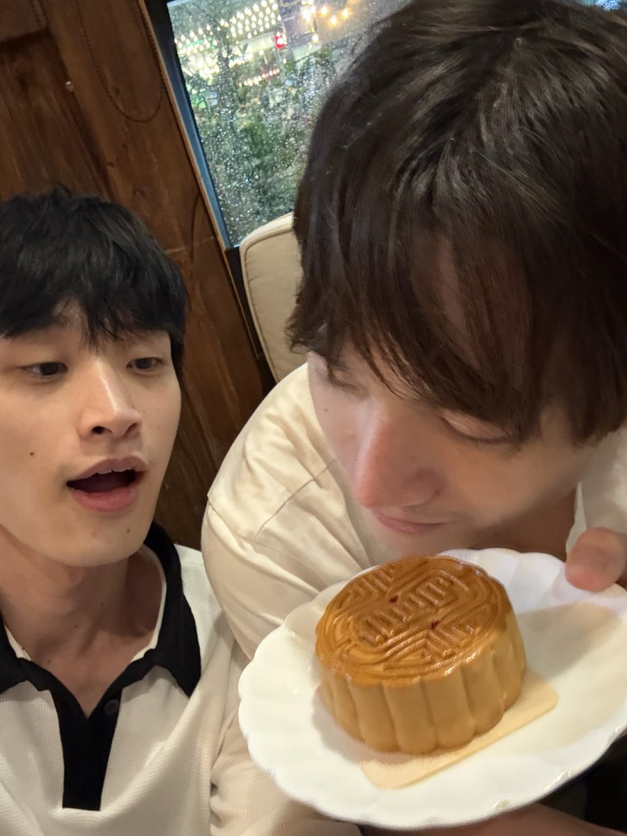 Bossptk's tweet photo. ขอกินด้วยจิ 🥮😋 @txngtxngts

#bosstong https://t.co/rJO3CCCrrh