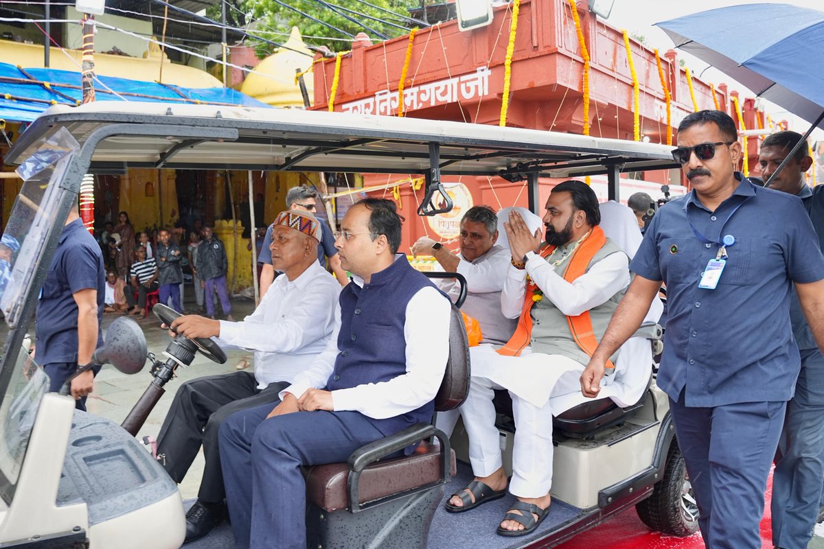 IPRDBihar's tweet photo. @samrat4bjp @gaya_dm माननीय मुख्यमंत्री जी ने देव घाट का निरीक्षण कर श्रद्धालुओं के लिए की गई व्यवस्थाओं का जायजा लिया तथा टेंट सिटी का उद्घाटन किया। उन्होंने अधिकारियों को श्रद्धालुओं की सुविधा, सुरक्षा और बेहतर व्यवस्था सुनिश्चित करने के निर्देश दिए।

#samratChoudhary
#CMsamrat https://t.co/2FVmyZzhYI