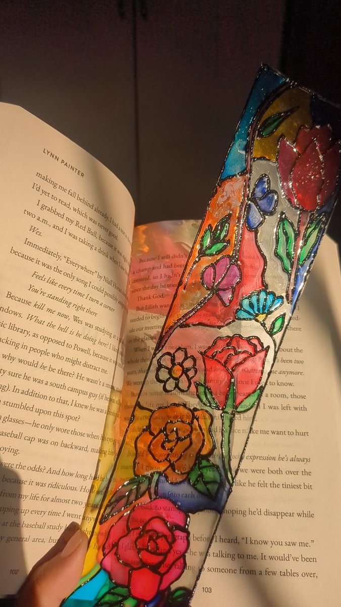 clarafables's tweet photo. hi again #promotwt!

↠ 19 • she/her 
♡ mythology (greek esp)
♡ horror movie enjoyer
♡ anime + ghibli
♡ thriller/horror books

↠ trying to get into gaming (currently just minecraft) 
↠ film/books/art/writing ✍️🎬📚🎮

#booktwt #horrortwt #writertwt

♡ / ↻ to be moots https://t.co/nim2Shgbyt