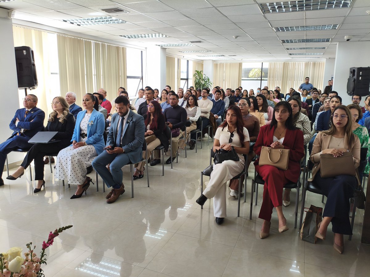 CorteTungurahua's tweet photo. @EscuelaJudicial El encuentro académico, que fortalece los conocimientos de nuestros servidores, está presidido por el Dr. Iván Grazón, titular de la @CorteTungurahua. ¡Seguimos trabajando por una justicia eficiente y cercana a la ciudadanía! ⚖️🇪🇨 https://t.co/GKqqwTEWp8