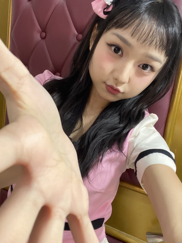 SNayla_JKT48's tweet photo. TERIMAKASIH BANYAK SHIW HARI INI DI RAMUNE NO NOMIKATA 🥺🩷
Akhir nya bisa pake baju kereyon warna pink🩷🩷🩷
Akhirnya bisa center di lagu unit lagiiii🥹
Terimakasih teman teman semuanya!!
Seru gk show hari ini!!??
Hati hati di jalan pulang ya!! Mohon dukungannya turus😚aku akan usaha kuras lebih lebih lagiii🩷🩷🩷
