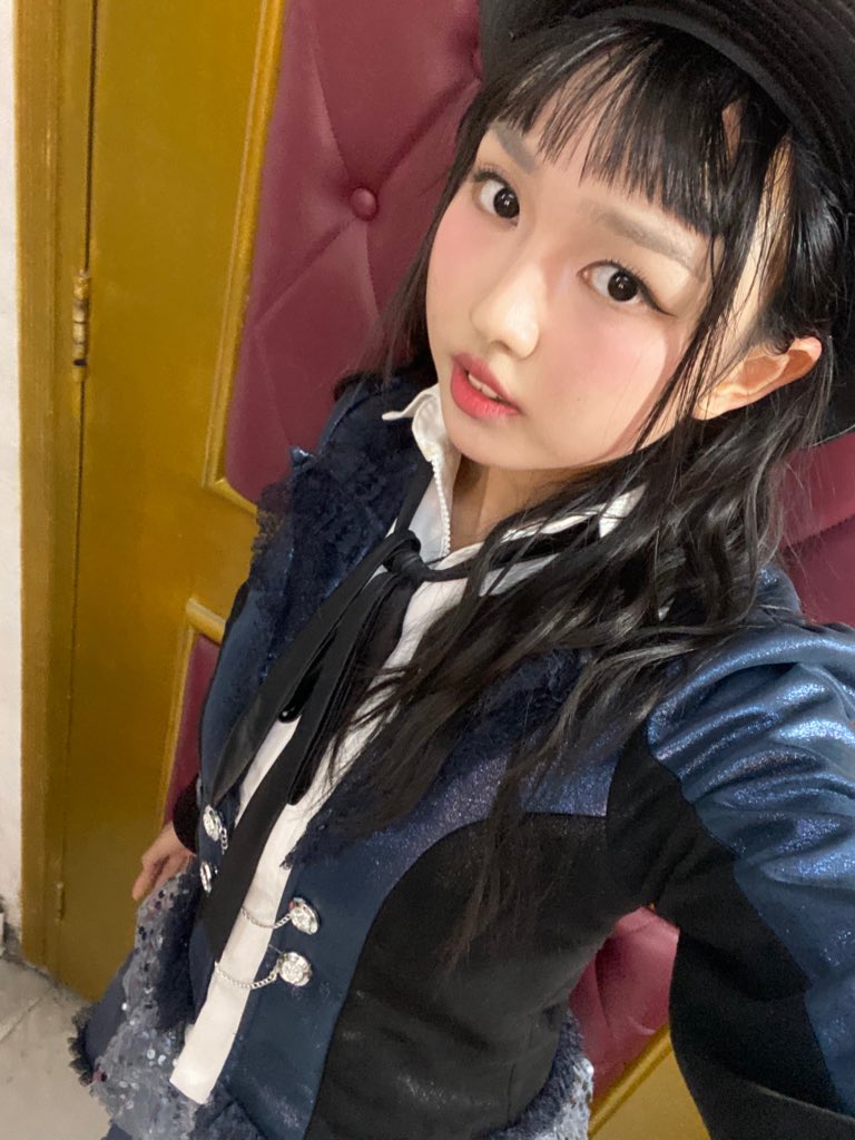 SNayla_JKT48's tweet photo. TERIMAKASIH BANYAK SHIW HARI INI DI RAMUNE NO NOMIKATA 🥺🩷
Akhir nya bisa pake baju kereyon warna pink🩷🩷🩷
Akhirnya bisa center di lagu unit lagiiii🥹
Terimakasih teman teman semuanya!!
Seru gk show hari ini!!??
Hati hati di jalan pulang ya!! Mohon dukungannya turus😚aku akan usaha kuras lebih lebih lagiii🩷🩷🩷