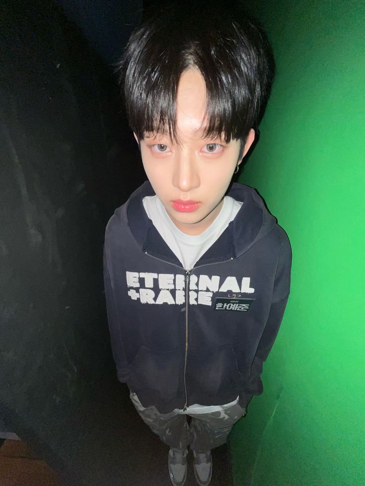 hanyejoonz's tweet photo. i got blue !! 🩵💙

reply &amp; i'll give u a colour to assign with your favs!! 

this was lowk easy😍 https://t.co/prSBqL8Wdb