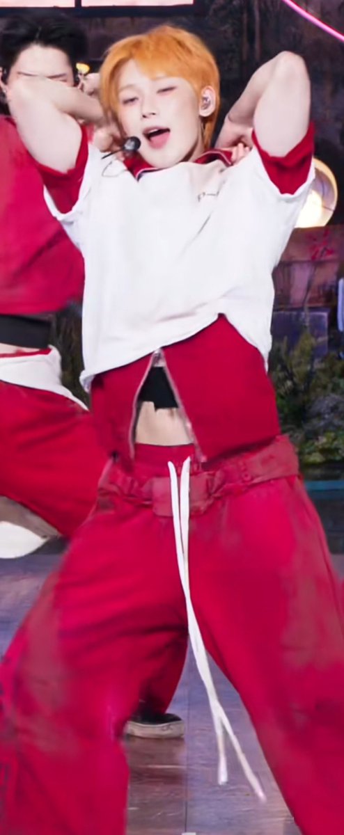 rubyengenes's tweet photo. ddeon-belly peeking https://t.co/dB4WSp2TuF