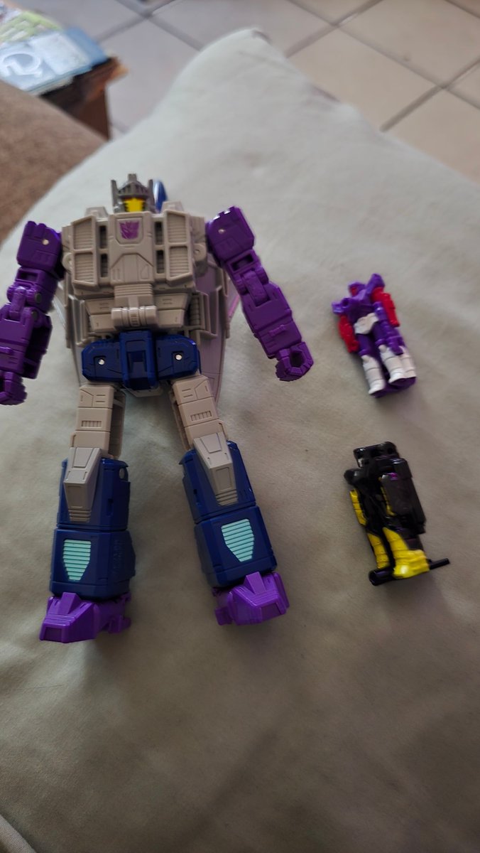 xBigbotx's tweet photo. Prices drop 

Some transformers for sale price dont include shipping is extra shipping in the US only 

Shockwave $28
Bumble bee $15
Needlenose $26
Wheeljack $18
Optimus prime $15
Clapdown $16
Minevra $16 https://t.co/v4Am40ssxT