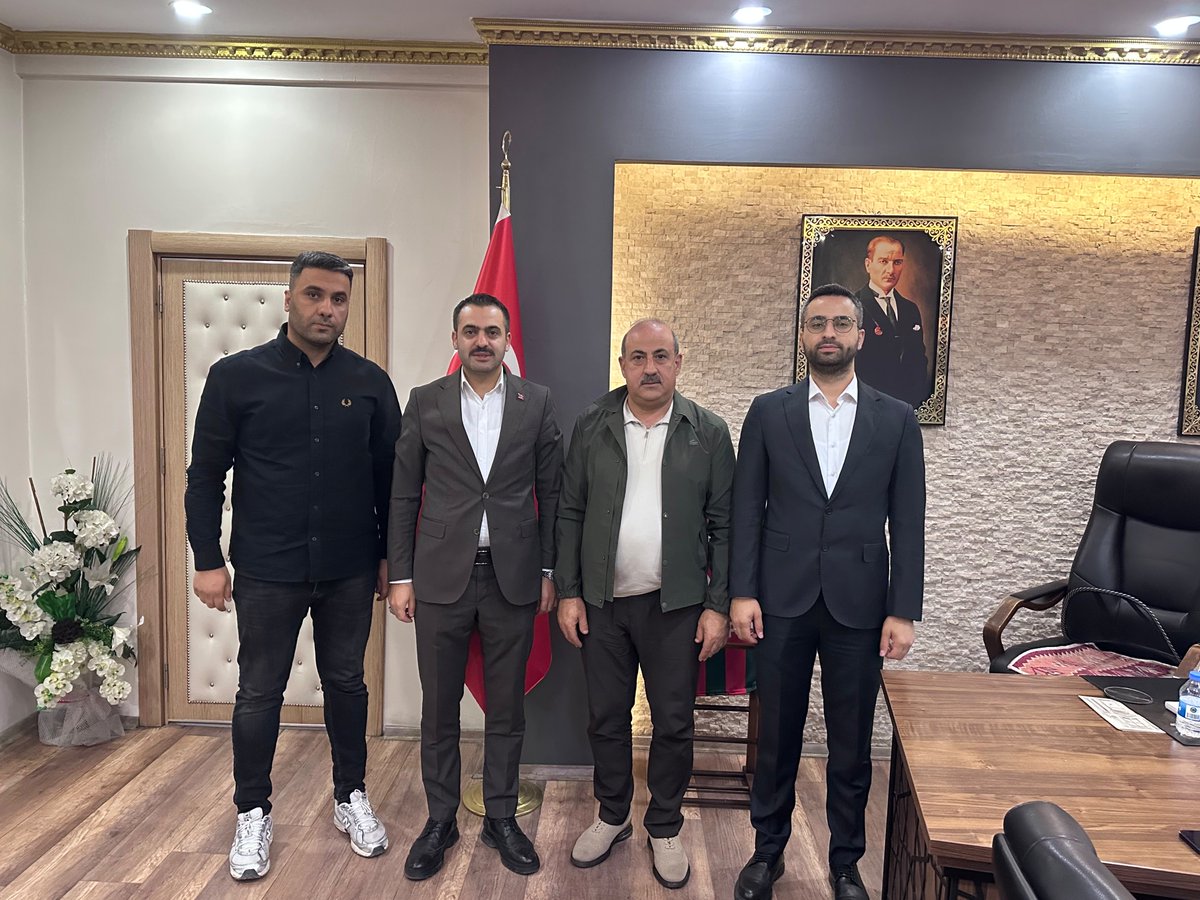 EruhBeltr's tweet photo. TÜGVA Genel Başkan Yardımcısı Sn. @enesseba24 ve TÜGVA Siirt İl Temsilcisi Sn. @abdllh_ttk , Belediye Başkanımız Sn. @cevher_ciftci ‘yi makamında ziyaret ettiler.  

İlçemizde gençliğe yönelik yürütülen projeler ve gelecekte hayata geçirilecek çalışmalar üzerine verimli bir istişare gerçekleştirildi.

Belediye Başkanımız Sn. Cevher Çiftçi, nazik ziyaretlerinden dolayı TÜGVA heyetine teşekkür ederek çalışmalarında başarılar diledi.