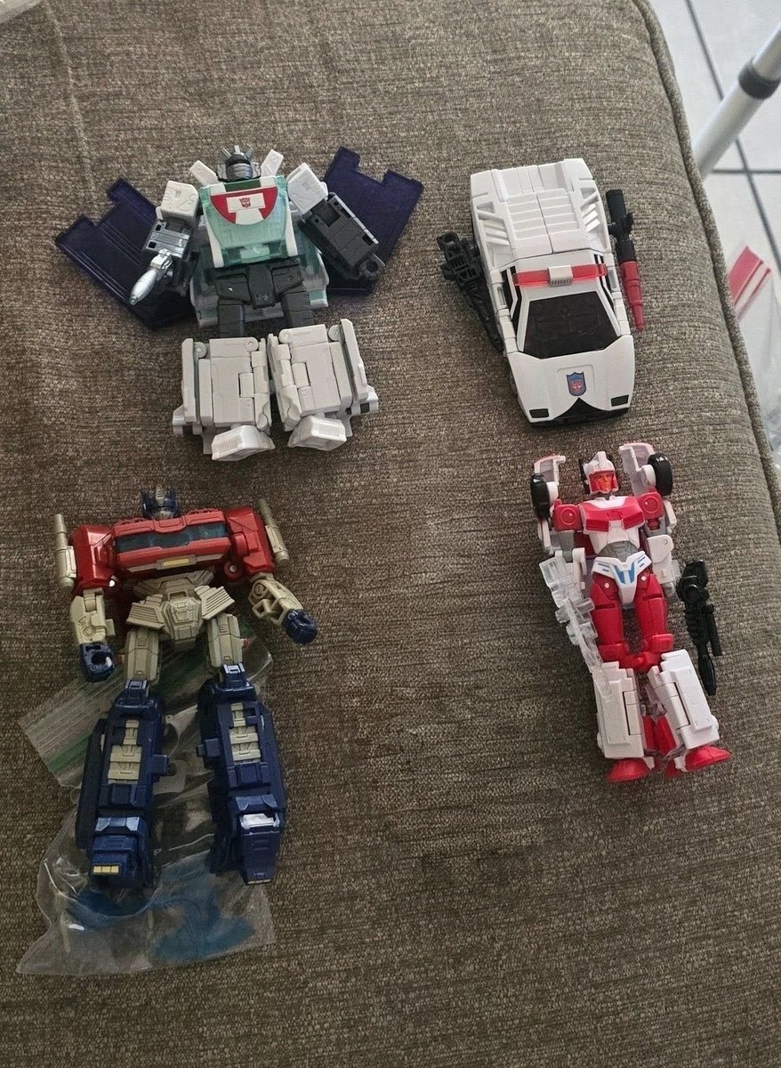 xBigbotx's tweet photo. Prices drop 

Some transformers for sale price dont include shipping is extra shipping in the US only 

Shockwave $28
Bumble bee $15
Needlenose $26
Wheeljack $18
Optimus prime $15
Clapdown $16
Minevra $16 https://t.co/v4Am40ssxT