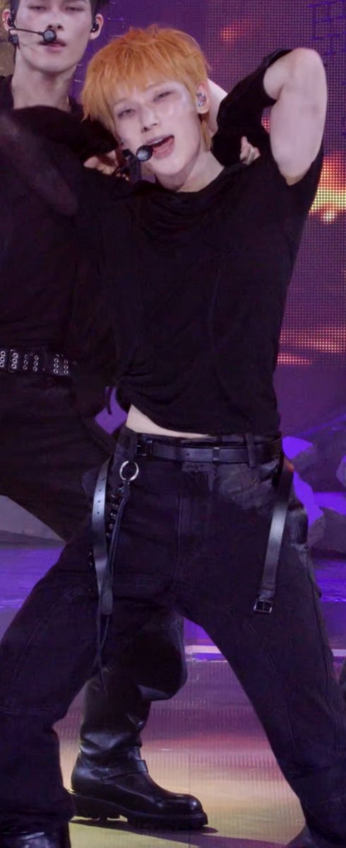 rubyengenes's tweet photo. ddeon-belly peeking https://t.co/dB4WSp2TuF