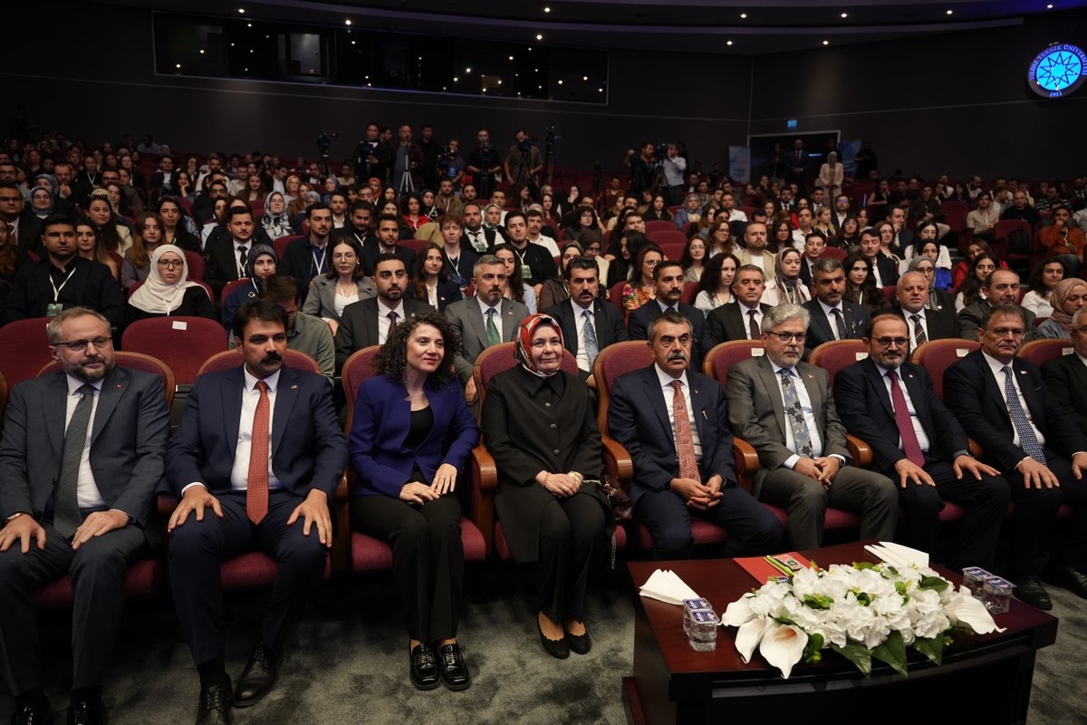istanbulilmem's tweet photo. 🔷️ Millî Eğitim Bakanlığı Yükseköğretim ve Yurt Dışı Eğitim Genel Müdürlüğümüzce Yıldız Teknik Üniversitesi Davutpaşa Yerleşkesi'nde düzenlenen “1416 Bursları Uyum ve Vizyon Programı”; Millî Eğitim Bakanımız Sayın Yusuf Tekin, Bakan Yardımcılarımız Sayın Celile Eren Ökten ve Sayın Ömer Faruk Yelkenci, Yükseköğretim ve Yurt Dışı Eğitim Genel Müdürümüz Sayın Faruk Berat Akçeşme, Vali Yardımcımız Sayın Elif Canan Tuncer, Yıldız Teknik Üniversitesi Rektörü Sayın Prof. Dr. Eyüp Debik, İl Millî Eğitim Müdürümüz Murat Mücahit Yentür, akademisyenlerimiz, eğitim yöneticilerimiz, öğretmenlerimiz ile öğrencilerimizin katılımıyla gerçekleştirildi.

​📍 Esenler

@tcmeb @Yusuf__Tekin @TC_istanbul @gul_davut @MucahitYentur