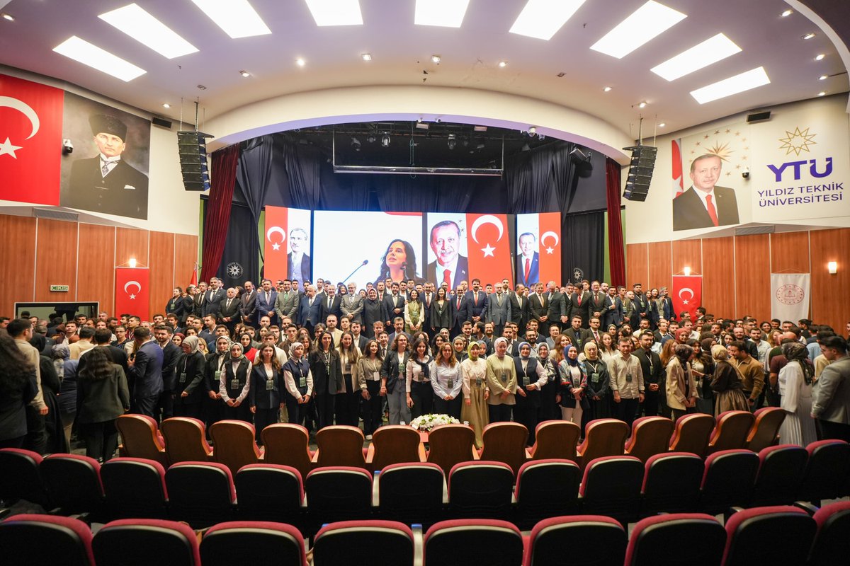 istanbulilmem's tweet photo. 🔷️ Millî Eğitim Bakanlığı Yükseköğretim ve Yurt Dışı Eğitim Genel Müdürlüğümüzce Yıldız Teknik Üniversitesi Davutpaşa Yerleşkesi'nde düzenlenen “1416 Bursları Uyum ve Vizyon Programı”; Millî Eğitim Bakanımız Sayın Yusuf Tekin, Bakan Yardımcılarımız Sayın Celile Eren Ökten ve Sayın Ömer Faruk Yelkenci, Yükseköğretim ve Yurt Dışı Eğitim Genel Müdürümüz Sayın Faruk Berat Akçeşme, Vali Yardımcımız Sayın Elif Canan Tuncer, Yıldız Teknik Üniversitesi Rektörü Sayın Prof. Dr. Eyüp Debik, İl Millî Eğitim Müdürümüz Murat Mücahit Yentür, akademisyenlerimiz, eğitim yöneticilerimiz, öğretmenlerimiz ile öğrencilerimizin katılımıyla gerçekleştirildi.

​📍 Esenler

@tcmeb @Yusuf__Tekin @TC_istanbul @gul_davut @MucahitYentur