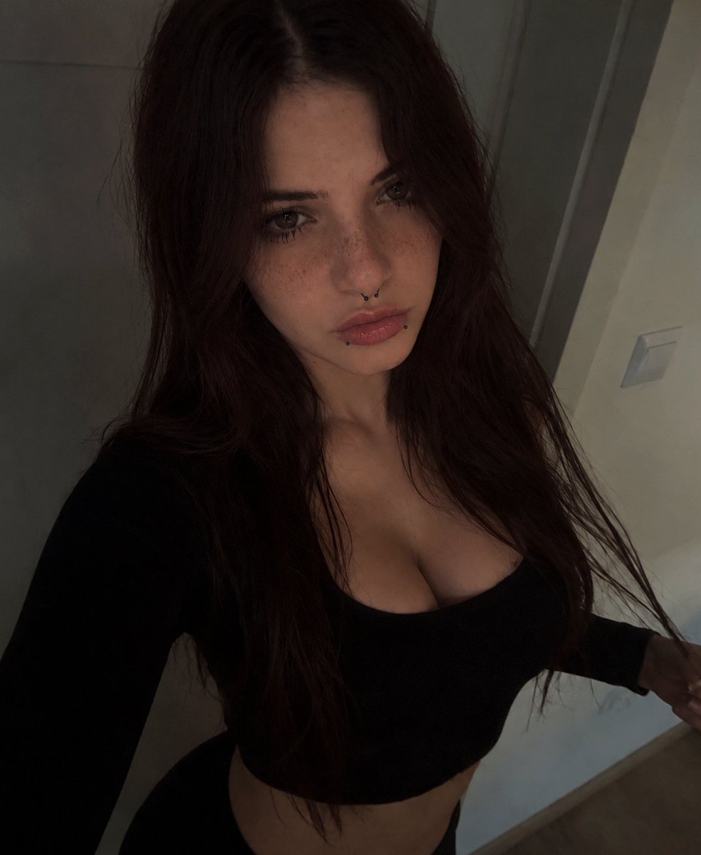 itsurlilax's tweet photo. @briannarusoo blondie or redhead? https://t.co/kvnR1pqNGD