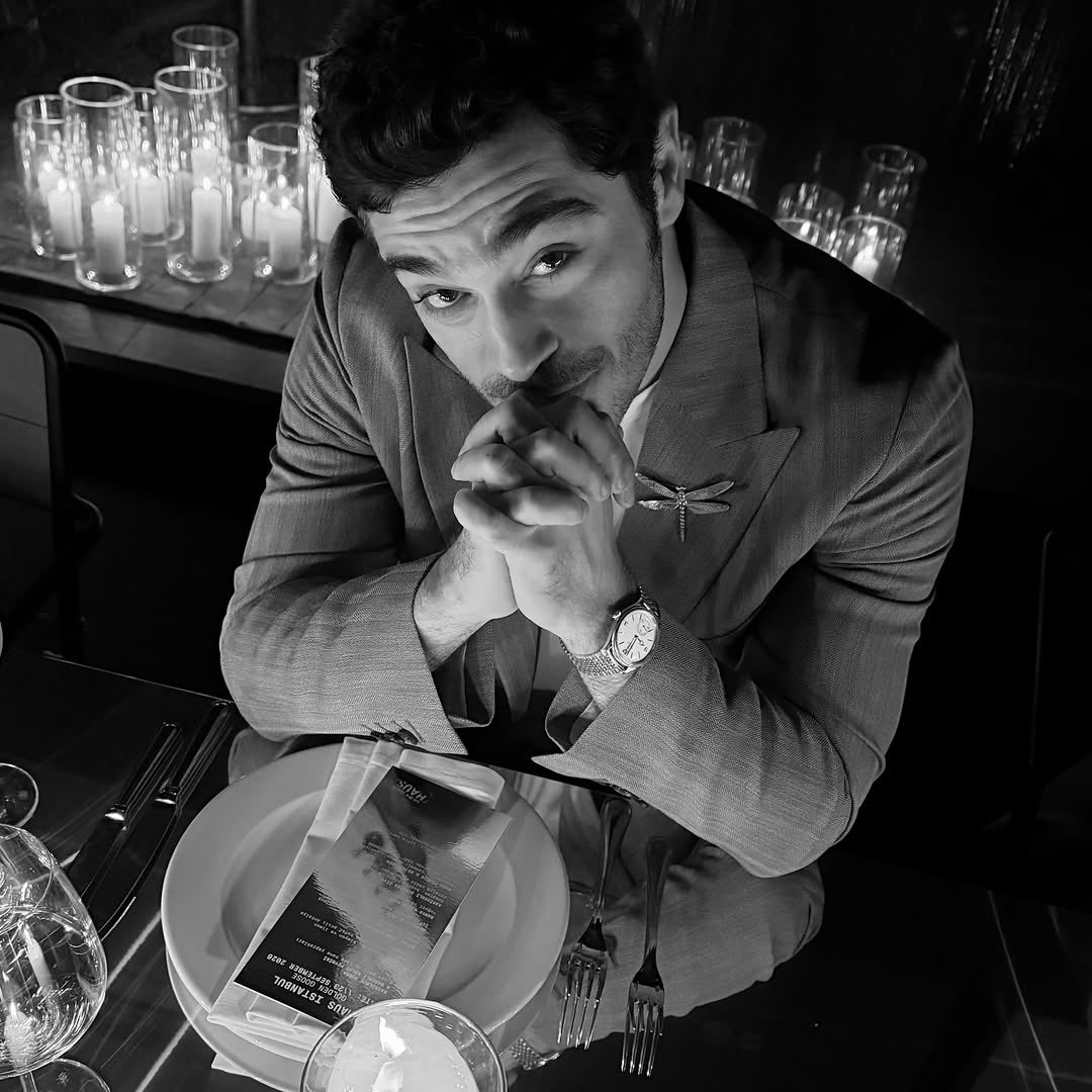 Burak_TrFanlari's tweet photo. #BurakDeniz, ünlü İtalyan markası Golden Goose’un İstanbul’daki HAUS Istanbul’un açılış etkinliği kapsamında düzenlenen ve özel davetli olarak katıldığı geceden birden fazla fotoğraf karesi ve video içeren keyifli bir paylaşım yaptı.✨

Burak Deniz, paylaşımına “Golden Night with Golden Goose ⭐️” notunu düştü.✨