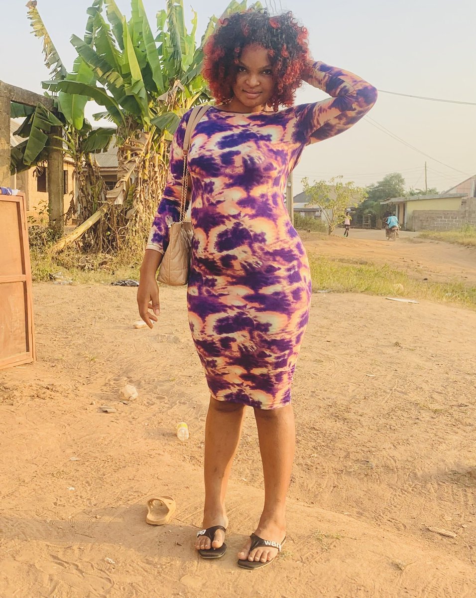 guzu_p's tweet photo. See who this nincompoop is calling a 10?

Now, you all understand why every woman thinks she's beautiful.

Nigerian men too useless. https://t.co/A0aglNMTD1