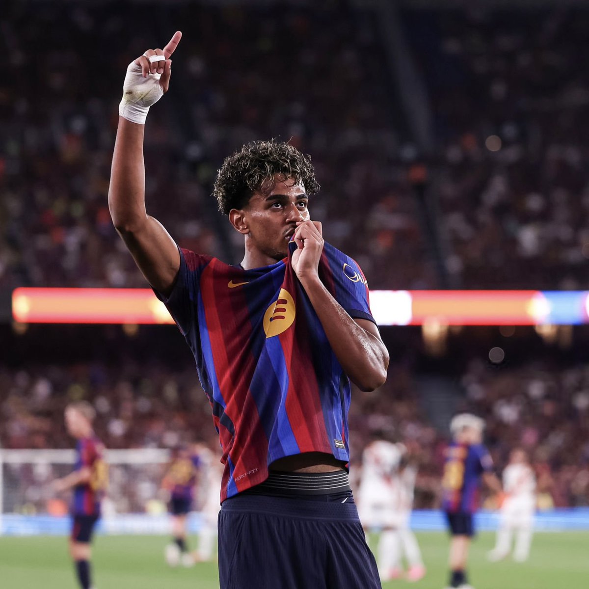 ActuFoot_'s tweet photo. 🚨 Gérard Martin 🇪🇸 : « LAMINE YAMAL 🇪🇸 MÉRITE LE BALLON D’OR ! 🌕

Mais Cubarsí 🇪🇸 devrait également être présent, si ce n’est sur le podium, du moins très haut dans le classement, car il a réalisé une grande saison. »

🎙️ TV3 https://t.co/rZSbig6led