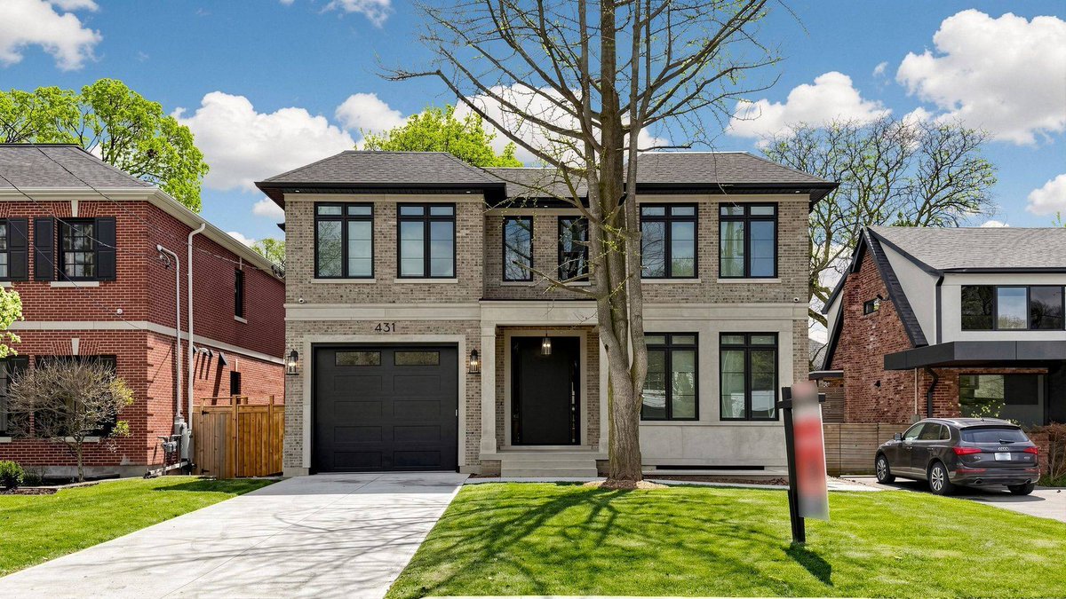 paulbendavid's tweet photo. Never lived in—and built with the builder’s own uncompromising vision. ✨
431 Heath St E is a rare custom-built home with soaring ceilings, floor-to-ceiling windows, detailed millwork and designer finishes.

Book a private tour: 647-988-7355
https://t.co/r0n46cvnsz https://t.co/ZaTimwb11g