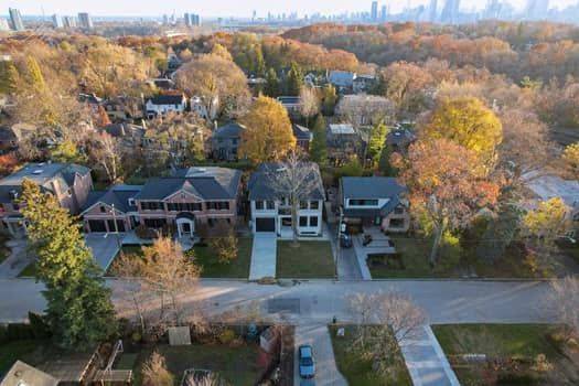 paulbendavid's tweet photo. Never lived in—and built with the builder’s own uncompromising vision. ✨
431 Heath St E is a rare custom-built home with soaring ceilings, floor-to-ceiling windows, detailed millwork and designer finishes.

Book a private tour: 647-988-7355
https://t.co/r0n46cvnsz https://t.co/ZaTimwb11g