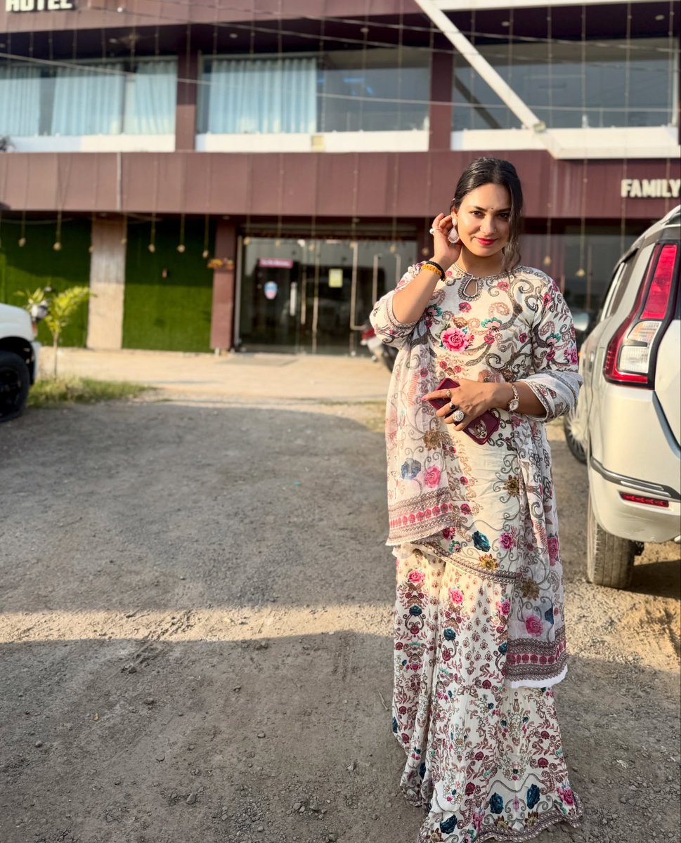 YuKnapeolq's tweet photo. Nokha, Rohtas. Dimpal Bhumiofficial https://t.co/4lngJbto01