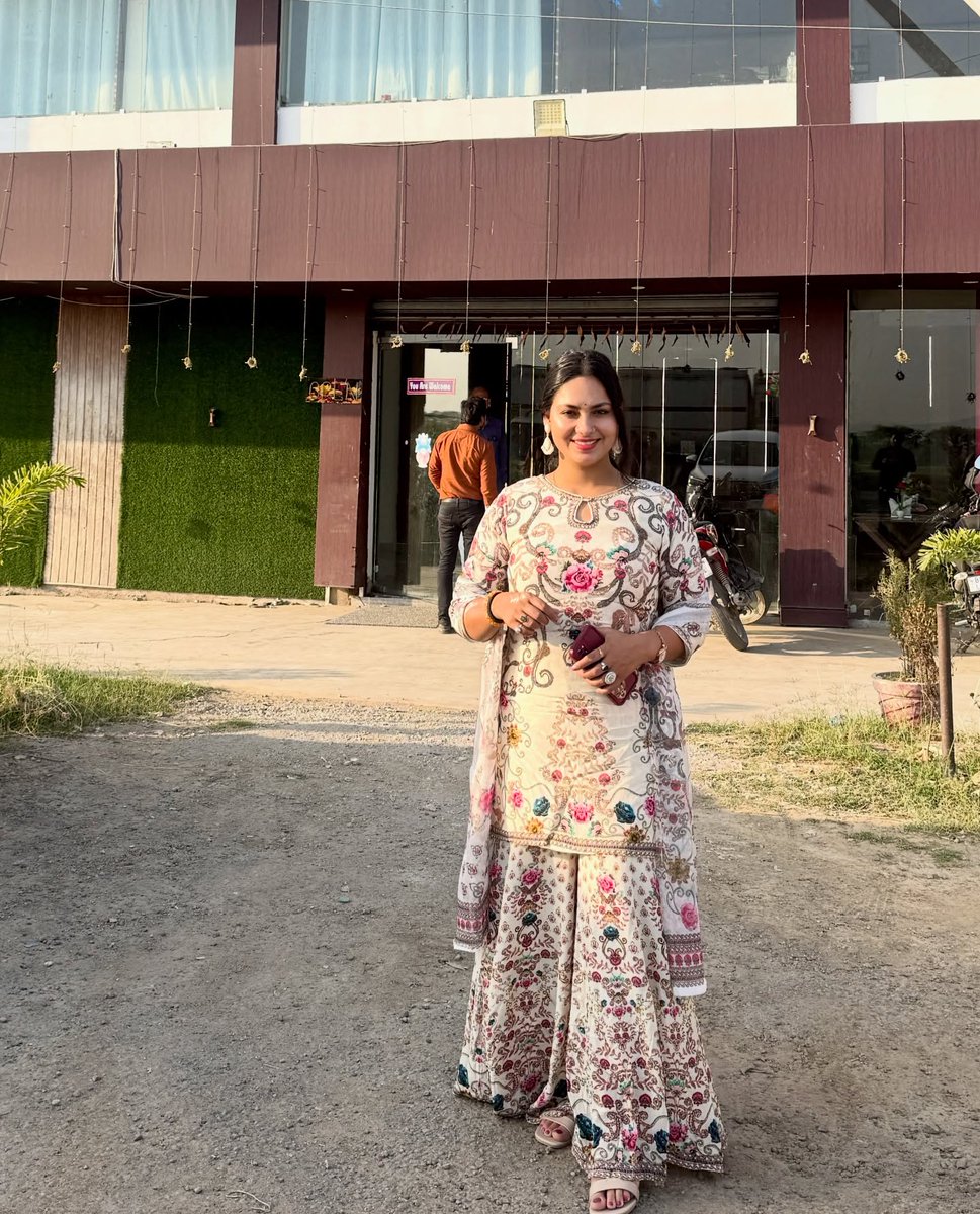YuKnapeolq's tweet photo. Nokha, Rohtas. Dimpal Bhumiofficial https://t.co/4lngJbto01