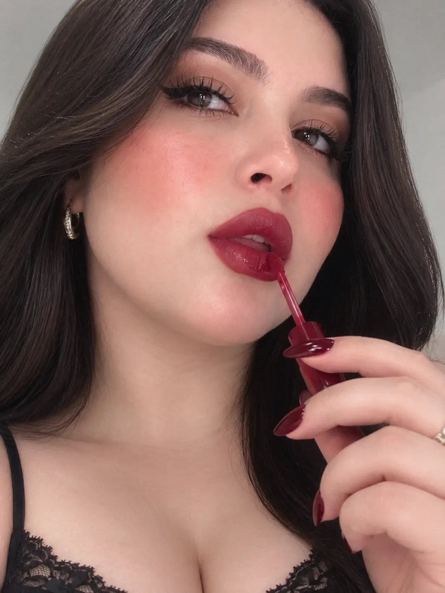 meemr__4's tweet photo. Red.♥️💋 https://t.co/4XhdOB9RYc