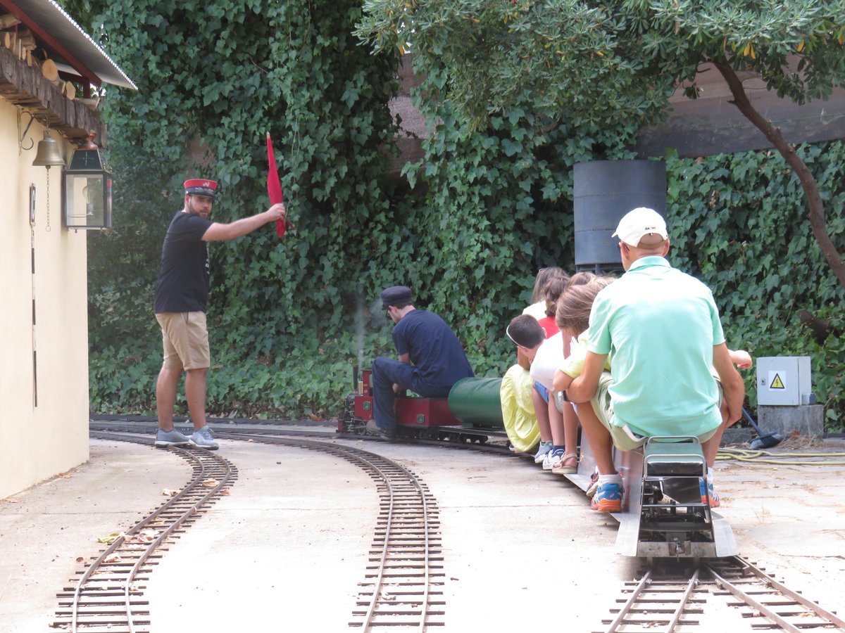 M_Ferrocarril's tweet photo. #FindeSemana en el museo 🚂🛤️🚉

🗓️ S(26) y D(27)
🕙 10:00-15:00 🕒

📍Talleres #lanocheeuropeadelosinvestigadores, exposiciones temporales, trenes de jardín, juegos de pistas familiares... ¡Os esperamos!   

ℹ️ Actividades👉https://t.co/PoWnglRh5I https://t.co/IWMNhviQsD