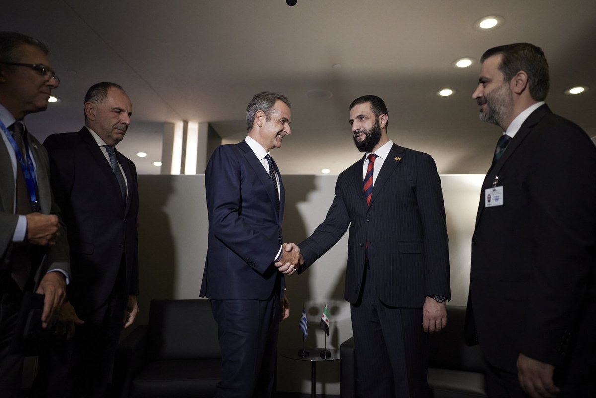 xstefanou's tweet photo. Πέρυσι ο μόνος αρχηγός κράτους που μίλησε στον Μητσοτάκη ήταν πρώην στέλεχος της Αλ Κάιντα. Φέτος ο Νετανιάχου. Συναντήσεις μόνο με τρομοκράτες. Λυπηρό για μια οικογένεια που έχει θύμα τρομοκρατίας. https://t.co/GxaPSyL0hS