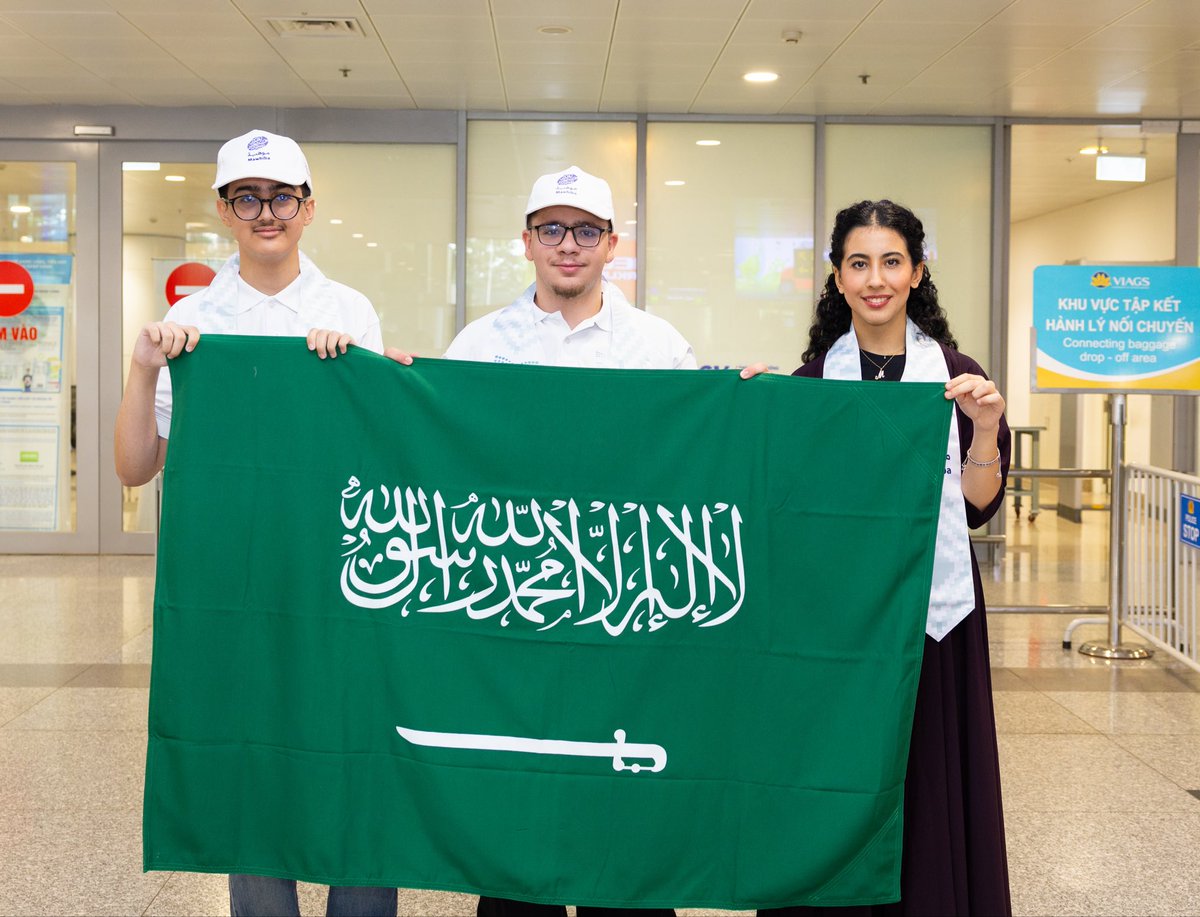 mawhiba's tweet photo. #المنتخب_السعودي_للفلك_والفيزياء_الفلكية يصل إلى فيتنام للمشاركة في #أولمبياد_الفلك_والفيزياء_الفلكية_الدولي 2026، بعد تأهيل مكثف للطلبة في #موهبة بالشراكة مع وزارة التعليم @moe_gov_sa ، ورعاية تطوير التعليم @tatweers_sa . 
كل التوفيق لأبطال الوطن.

#عقول_تمثل_الوطن https://t.co/Ss2n4wXnLq