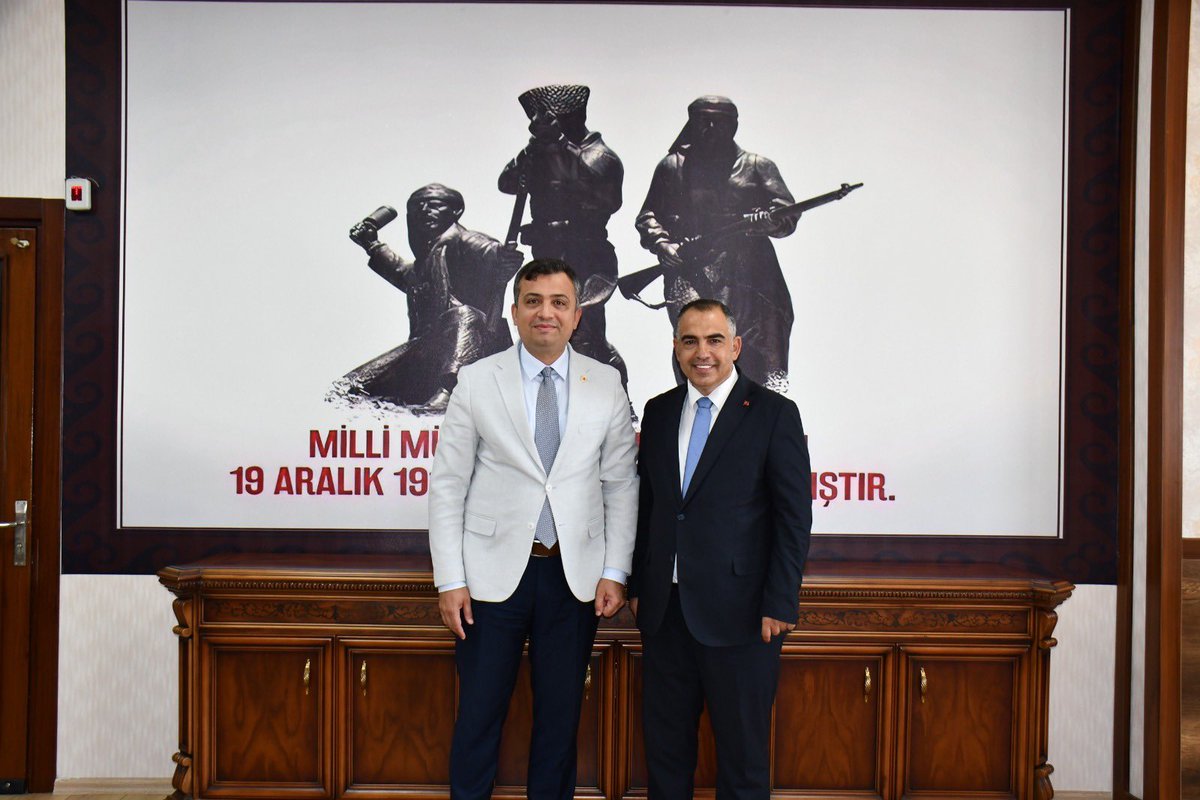 Malikurt14's tweet photo. 📍 Dörtyol

Dörtyol İlçe Başkanımız Sayın Mithat Açıcı ve teşkilat mensuplarımızla birlikte Dörtyol Kaymakamımız Sayın Mehmet Keklik’i ziyaret ettik.

İlçemizin gelişimi, vatandaşlarımızın beklentileri ve yürütülen çalışmalar üzerine verimli bir görüşme gerçekleştirdik.

Nazik ev sahiplikleri ve kıymetli değerlendirmeleri için Sayın Kaymakamımıza teşekkür ediyorum.

#TürkiyeYüzyılıBuluşmaları
#Hatay 
#AKParti
@RTErdogan @Akparti @efkanala @mustafaelitas @abuyukgumus @avabdullahguler @abdulhamitgul @zorlu77 @HuseyinYayman @mehmetkeklik94 @DMustafaErdogan @akpartilhatay @avmithatacici