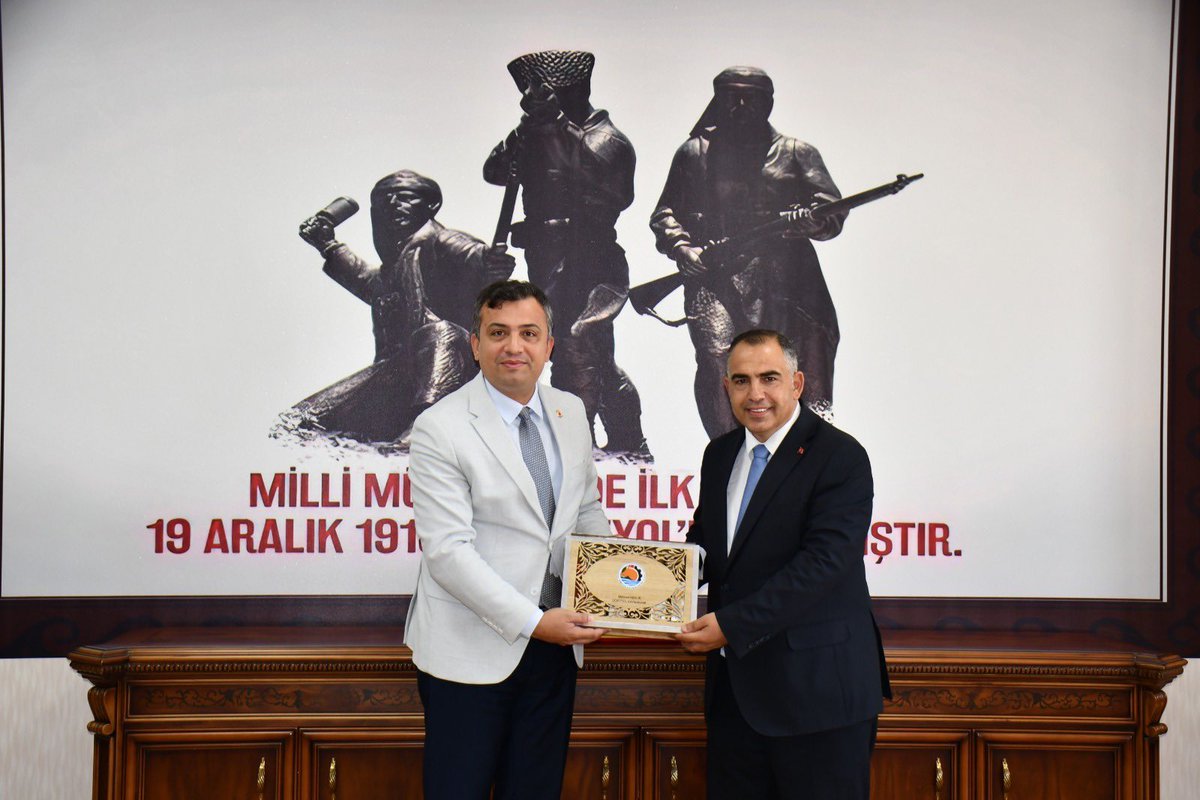 Malikurt14's tweet photo. 📍 Dörtyol

Dörtyol İlçe Başkanımız Sayın Mithat Açıcı ve teşkilat mensuplarımızla birlikte Dörtyol Kaymakamımız Sayın Mehmet Keklik’i ziyaret ettik.

İlçemizin gelişimi, vatandaşlarımızın beklentileri ve yürütülen çalışmalar üzerine verimli bir görüşme gerçekleştirdik.

Nazik ev sahiplikleri ve kıymetli değerlendirmeleri için Sayın Kaymakamımıza teşekkür ediyorum.

#TürkiyeYüzyılıBuluşmaları
#Hatay 
#AKParti
@RTErdogan @Akparti @efkanala @mustafaelitas @abuyukgumus @avabdullahguler @abdulhamitgul @zorlu77 @HuseyinYayman @mehmetkeklik94 @DMustafaErdogan @akpartilhatay @avmithatacici