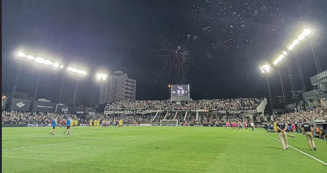 FALG1080am's tweet photo. Carlos Giovine, tesorero del club Libertad:

🗣️ "Hoy hubo reunión en el club con todos los organismos de seguridad, de APF y Olimpia".

🗣️ "Las 2.200 entradas habilitadas a Olimpia es parte de un acuerdo con el club Olimpia ya predefinidas".

🗣️ "Para las entradas deben sacar foto de la cédula, de ellos mismos y la compra, no es más que eso, no hay nada raro, es una sola vez que te pide todo eso".

🗣️ "Esto es por qué por primera vez son visitantes en nuestra cancha, para cuando quieran volver el año que viene no deben pasar por todos esos pasos".

🗣️ "Nosotros estamos generando una base de datos (de hinchas liberteños) para evitar ese tipo de cosas (infiltrados) para que puedan comprar en los sectores de Libertad".

🗣️ "Solamente en Preferencias pagan los menores a partir de dos años, en los demás sectores pagan a partir de 12".

#AM1080 📻