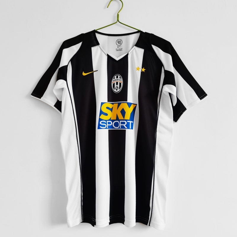 IMPORTAAI's tweet photo. Essa camisa retrô da Juventus é perfeita! 🦓

🛒 Mercado Livre 
🔗 https://t.co/xqCV4xjm1H

🎟️ Cupom: TEMAQUI https://t.co/lGTpGA0aBy