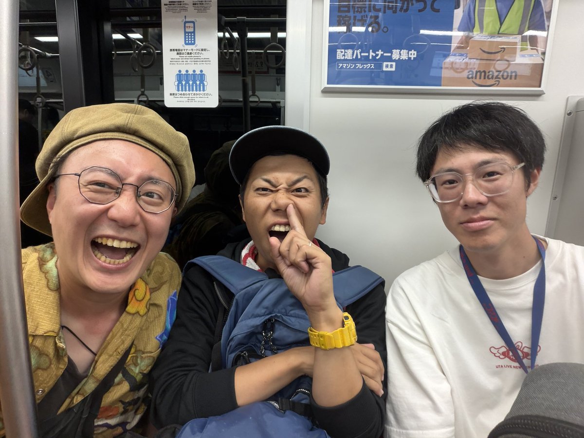 lunchki_hrmt's tweet photo. 町田CLASSIXで微睡みと猫、Omamory's、少年神話を観てました！
微睡み、若い才能ほとばしりすぎ。

少年神話よこやま君と家が近いことが発覚し終電の小田急で親交深めようとしてたら八王子帰りのMyベストテープ・コウヂとバッタリ。
初対面おじバンドマンに包囲される形になってマジごめんと思いました https://t.co/qiX9u1Dxqs