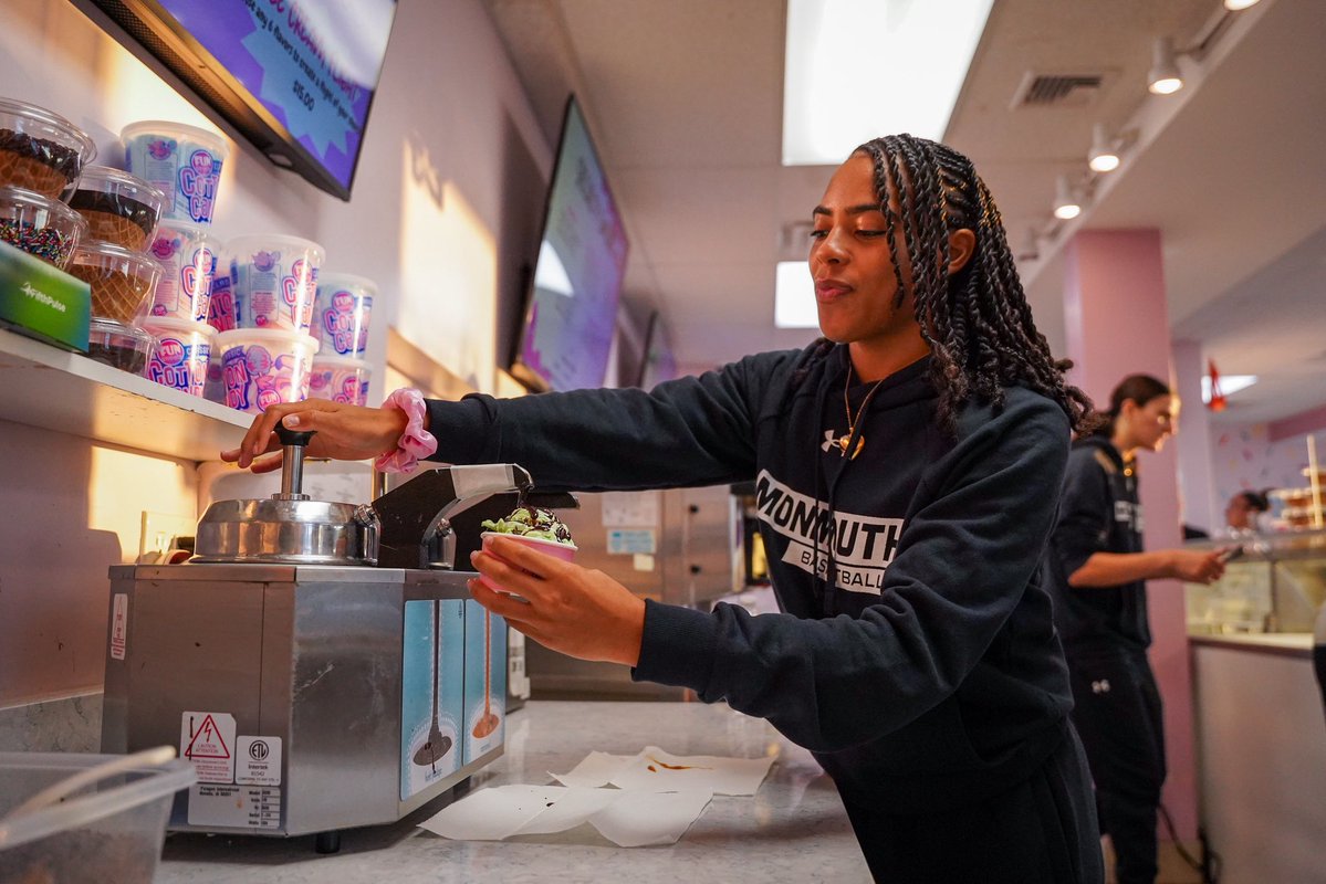 MonmouthHawks's tweet photo. Who’s ready for year 2?

Meet @MonmouthBBall and @monmouth_wbb at Callie’s Creamery on Oct. 9.

Hawks, giveaways and of course 🍦

#FlyHawks https://t.co/qweXB1XBMK