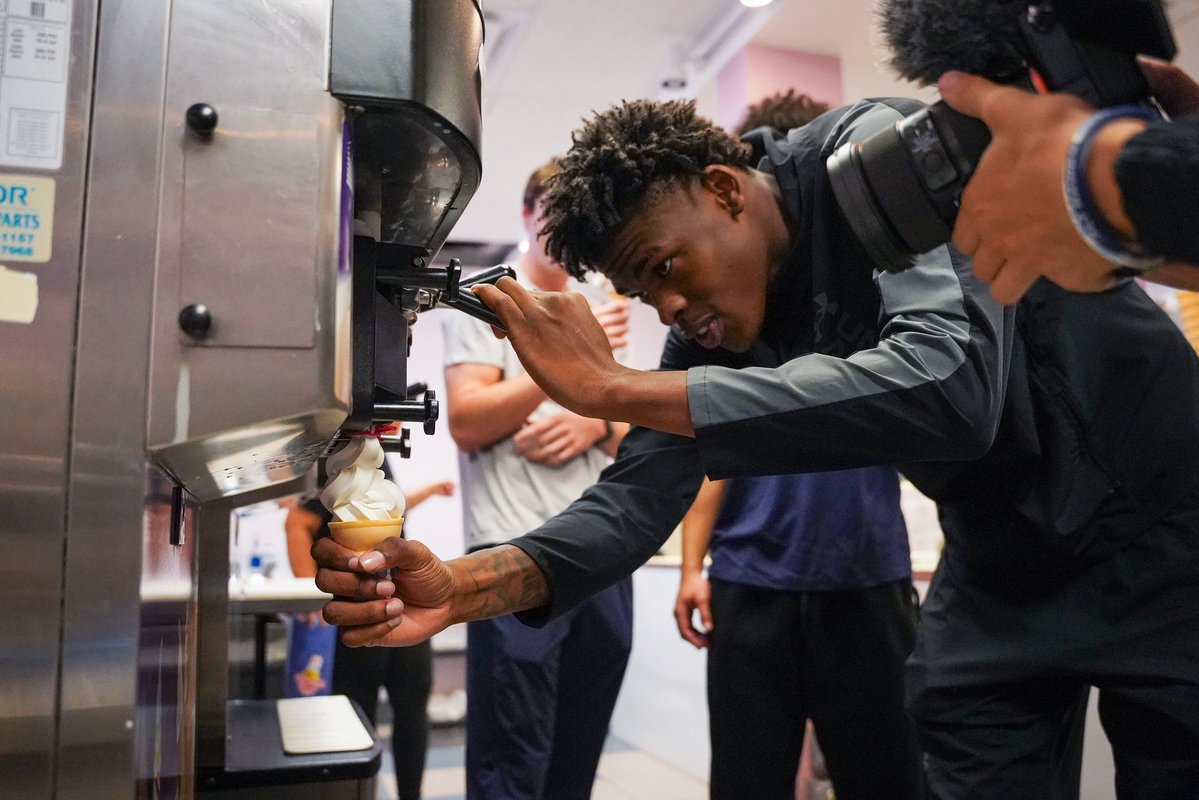 MonmouthHawks's tweet photo. Who’s ready for year 2?

Meet @MonmouthBBall and @monmouth_wbb at Callie’s Creamery on Oct. 9.

Hawks, giveaways and of course 🍦

#FlyHawks https://t.co/qweXB1XBMK