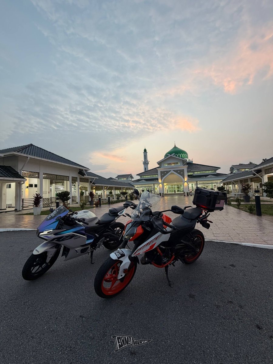 FauzanFZmy's tweet photo. 25T Ride

#KTM #Yamaha #250cc #Ride #BikeLife https://t.co/NVa4tLkLow