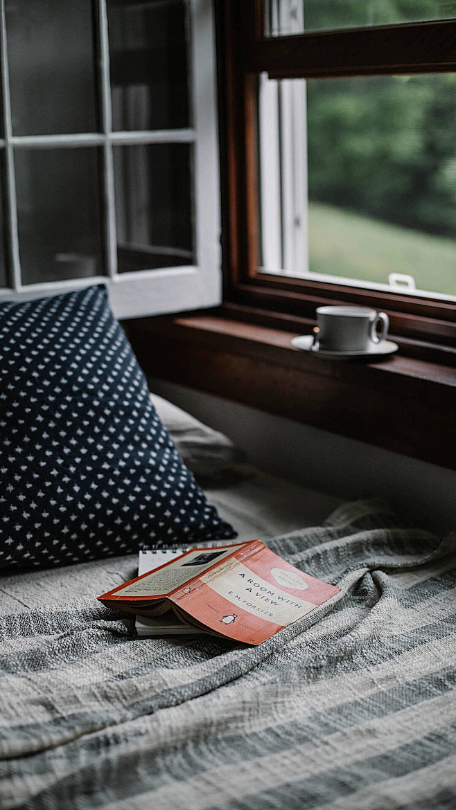 VellaEaglin's tweet photo. [Chilling with my favorite book and a warm latte on a lazy Sunday—this is the exact kind of slow moment I’ve been craving ] https://t.co/iWzL63nvGk