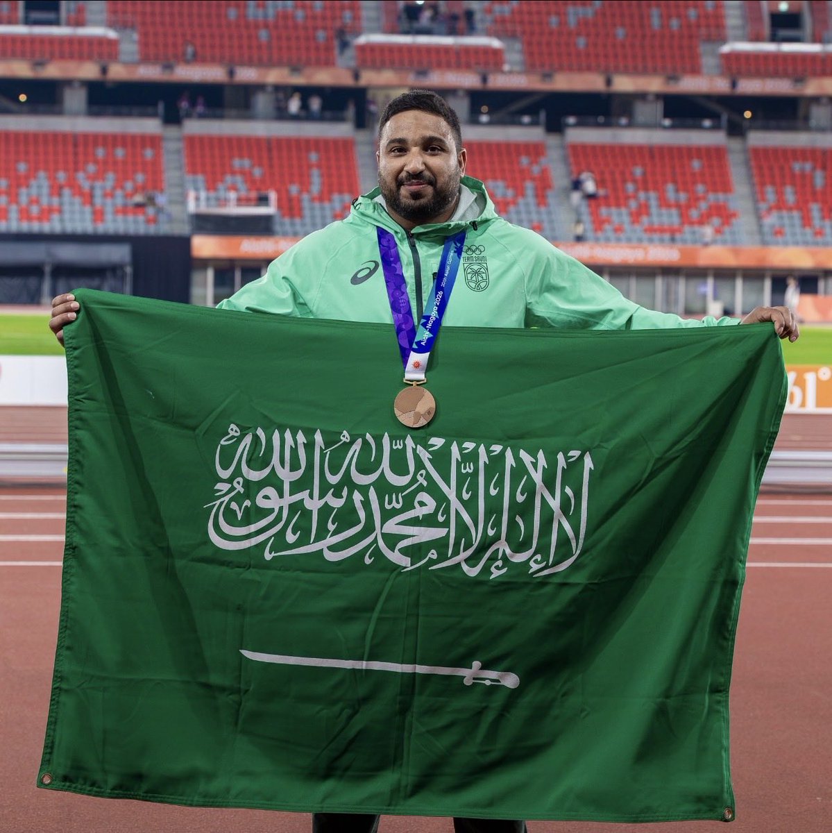 alialshaikhi27's tweet photo. أبارك لبطلنا محمد الدبيسي تحقيق برونزية رمي المطرقة، وكتابة اسمه كأول بطل سعودي يحقق ميدالية في هذه المنافسة في تاريخ مشاركاتنا في دورة الألعاب الآسيوية. 🇸🇦🥉

ثمرةٌ مستحقة لما عُرف عنه من التزام وانضباط وعمل متواصل، والقادم أجمل بإذن الله لكل ابطالنا
والف مبروك للمدرب القدير خالد شوقي💚

مبروك بطلنا محمد ومبروك لألعاب القوى و #فريق_السعودية  🇸🇦💚🇸🇦