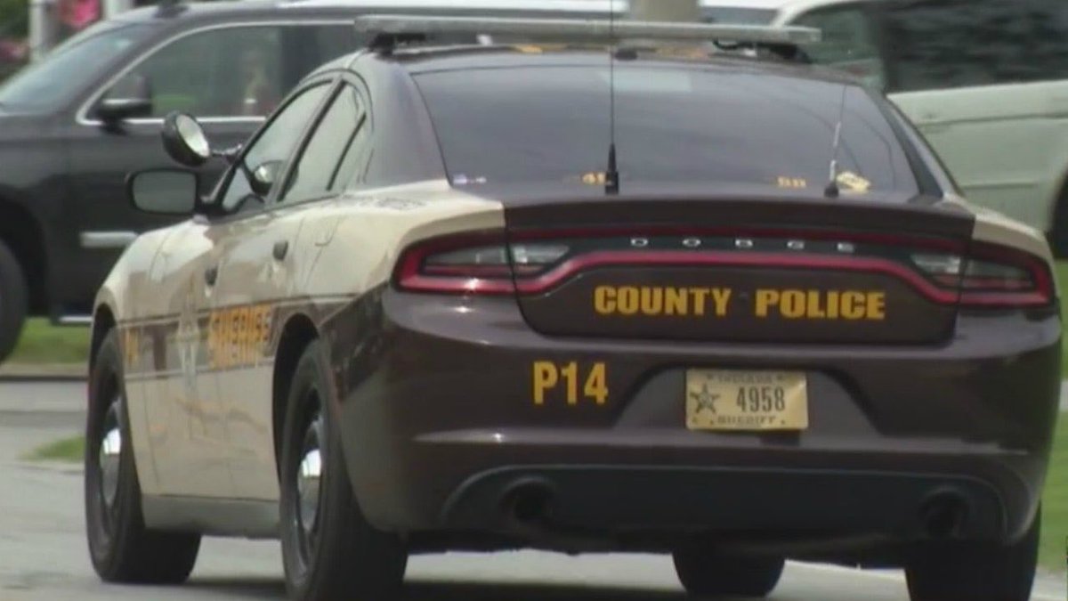 GrandparentROR2's tweet photo. @ScottTArcher @IAmSuburban The plate looks official, it’s just smoked. Here’s a couple examples of it, if you look closely the plate does have “sheriff” on it https://t.co/X5sE3kQiji