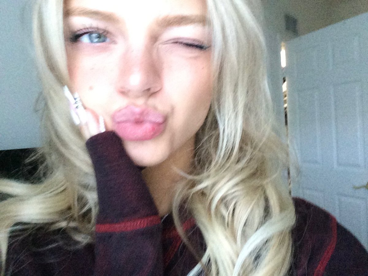SAINT_SBASE's tweet photo. EMILY via  Weverse.

“Just cuz I’m still obsessed w this hair.”

#SAINTSATINE https://t.co/RzsEZNuQfk