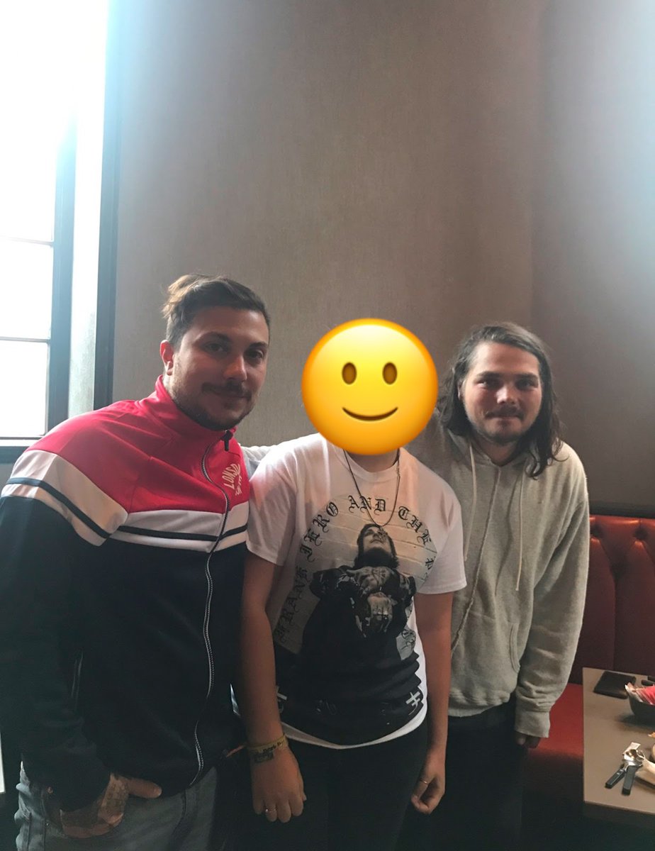 tbwdakq1206's tweet photo. #rememberwhen on sept 24th 2017, a fan met frerard having breakfast together at a hotel BEFORE 8am. frank was in manchester as of 11am sept 23rd &amp; he had no reason to travel over 67km back to leeds, but here he was VERY early in the morning at a hotel in leeds with gerard 😇 https://t.co/mfykb9nymq